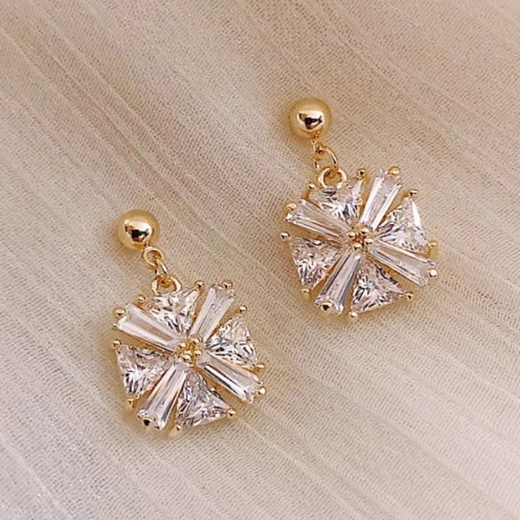 🎁Square Crystal Dangle Earrings - Picture 1 of 9